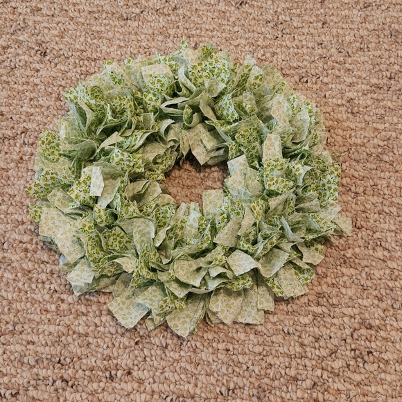 Handmade Green Fabric Wreath 8 Inch - Picture 1 of 3